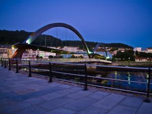 Ponte sobre o Río Xuvia. 1º premio do I Concurso de Fotografía "Cidade de Narón". Ano 2010.