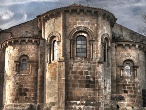 La intensa programación diseñada desde las áreas de Turismo y Cultura del Ayuntamiento de Narón incluye la convocatoria, durante el año, de visitas guiadas al cenobio y también de conciertos de cámara en el interior de la iglesia.