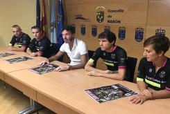 De esquerda á dereita: José Luis Fernández, secretario do clube MTB Eskornabois; Luis Rodríguez, integrante do clube; Román Romero, concelleiro de Deportes, Daniel Martínez, presidente do MTB Eskornabois e Begoña Espina, integrante da entidade deportiva